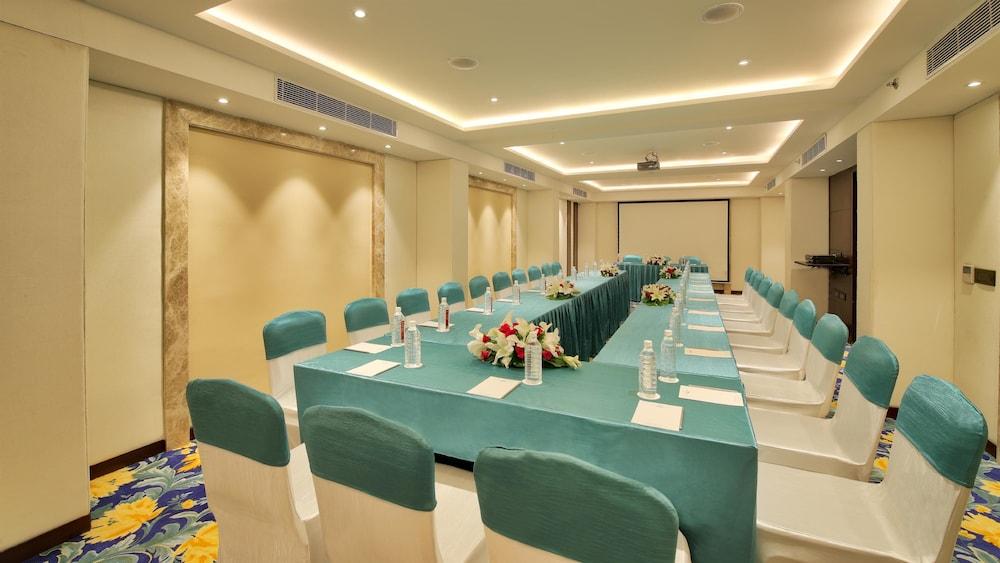 Hotel Golden Tulip Essential Divisione di Jaipur Esterno foto