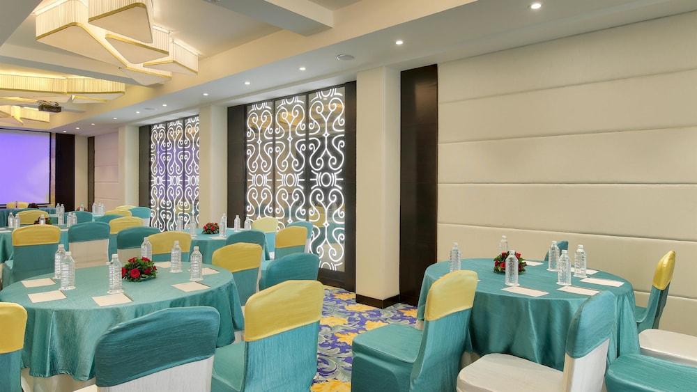 Hotel Golden Tulip Essential Divisione di Jaipur Esterno foto