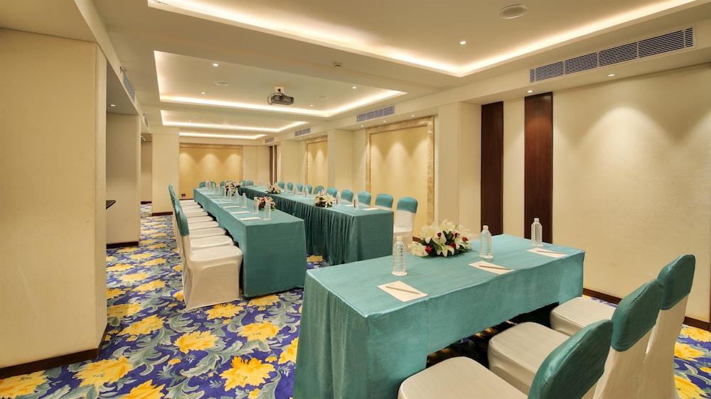 Hotel Golden Tulip Essential Divisione di Jaipur Esterno foto
