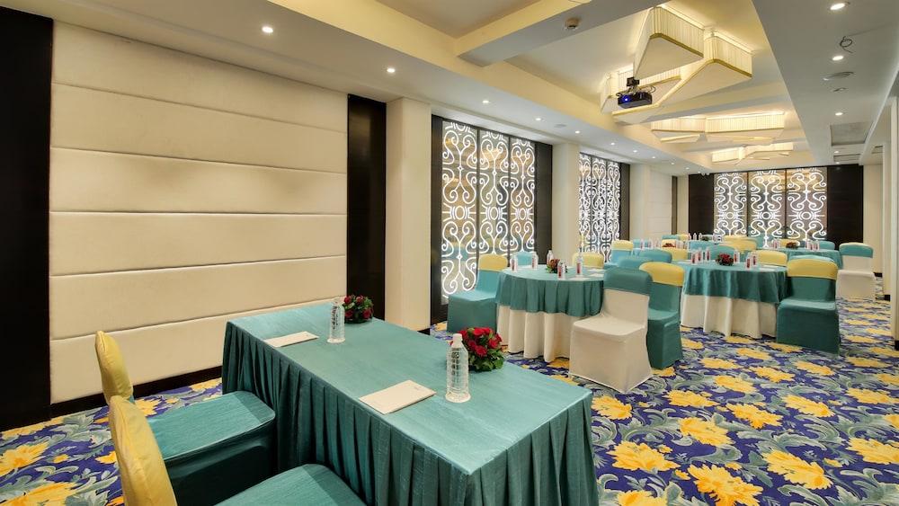 Hotel Golden Tulip Essential Divisione di Jaipur Esterno foto