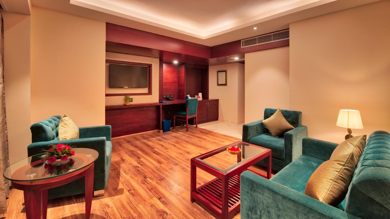 Hotel Golden Tulip Essential Divisione di Jaipur Esterno foto