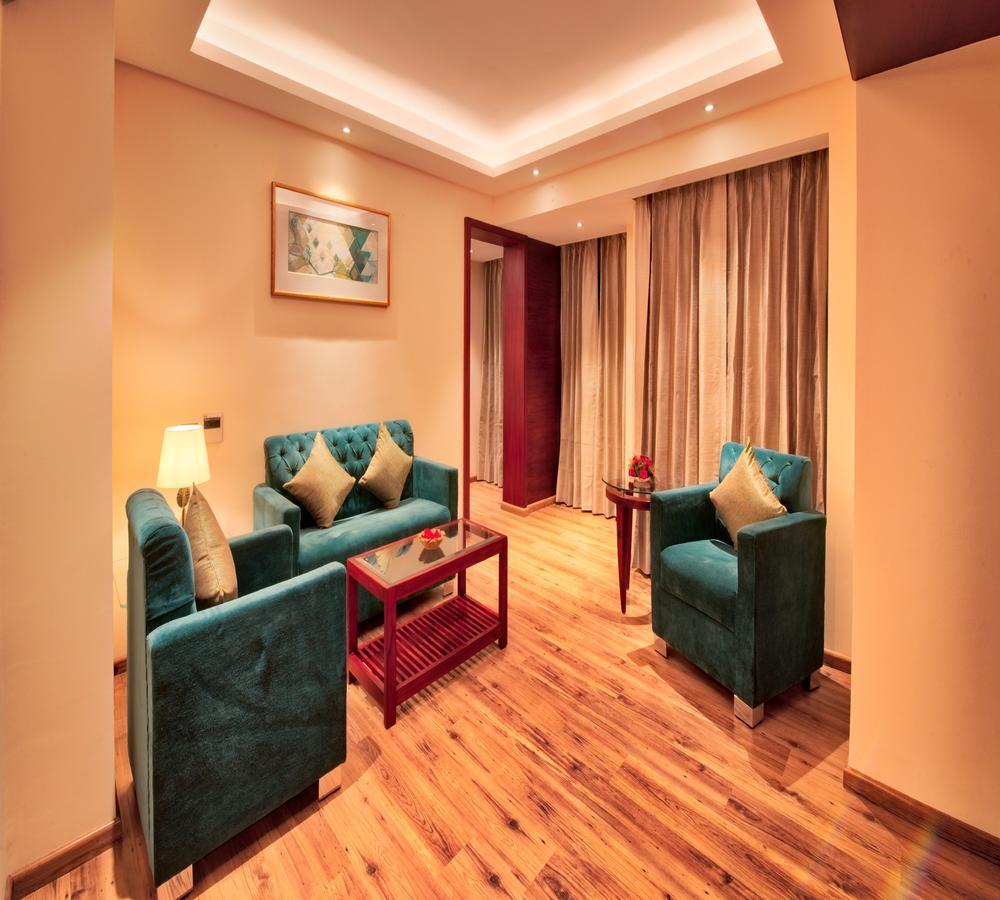 Hotel Golden Tulip Essential Divisione di Jaipur Esterno foto
