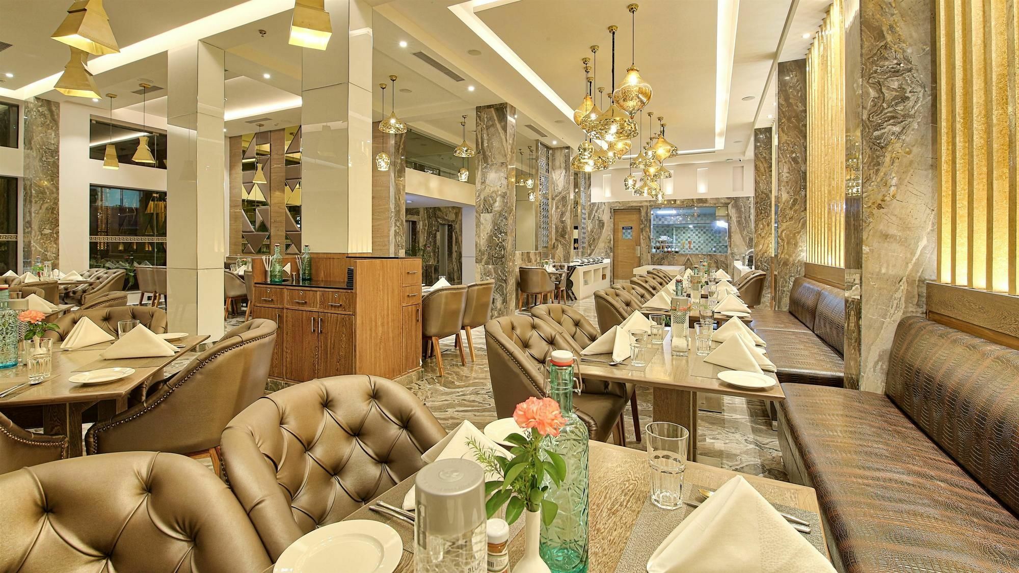 Hotel Golden Tulip Essential Divisione di Jaipur Esterno foto