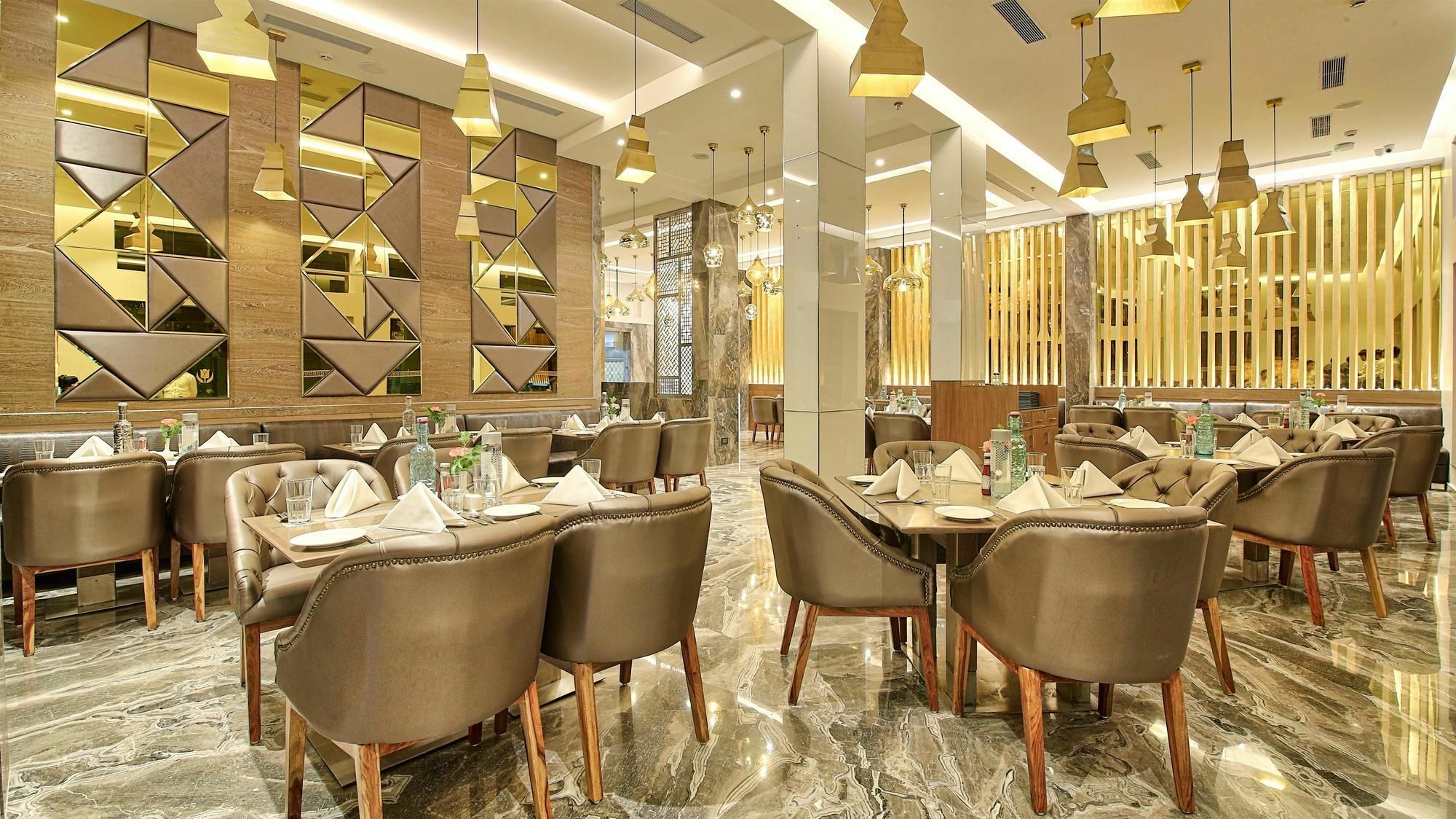 Hotel Golden Tulip Essential Divisione di Jaipur Esterno foto