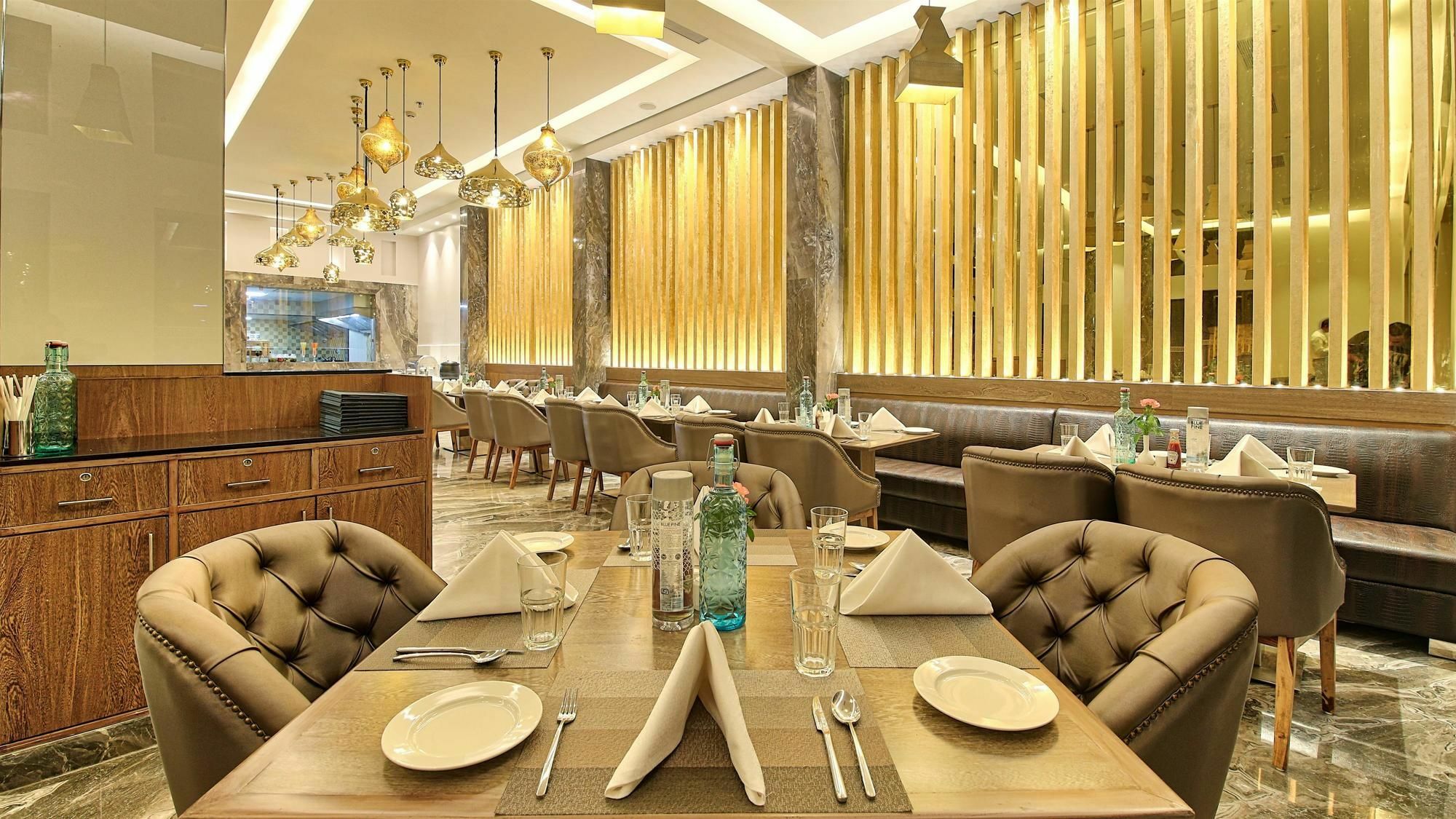 Hotel Golden Tulip Essential Divisione di Jaipur Esterno foto